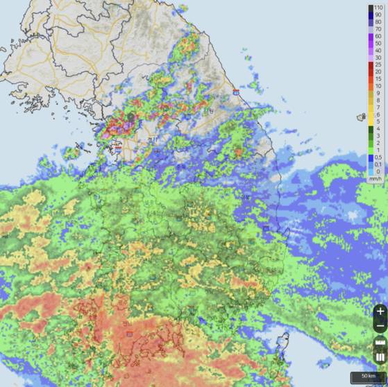 16일 오후 5시 기준 기상청 기상레이더 영상. 남부 대부분 지역에 비가 내리는 가운데 수도권 등 중부에 좁은 띠 형태의 강수대가 형성됐다. 기상청 제공