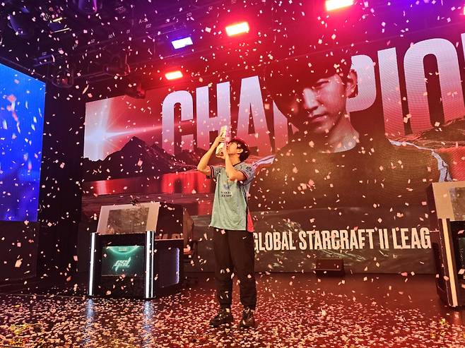 ‘herO’ 김준호가 ‘2025 GSL 시즌1’에서 우승하며 GSL 통산 두 번째 우승을 달성했다. SOOP 제공