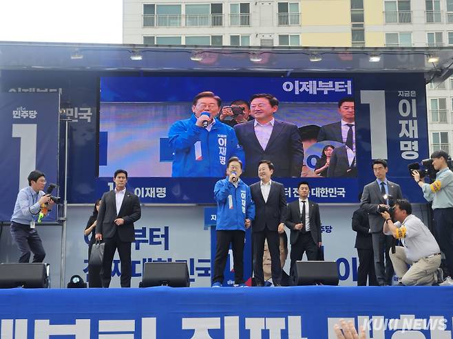 김용남 전 개혁신당 의원이 17일 전남 광주에서 열린 이재명 더불어민주당 대선 후보의 유세 현장에서 지지 선언을 공식화했다. 이승은 기자