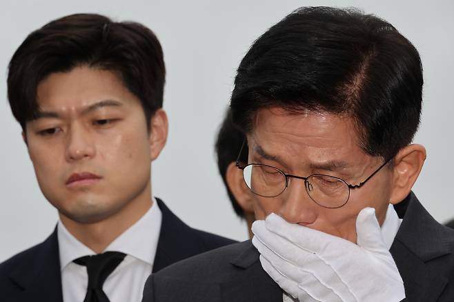 박관현 열사 묘역 참배하는 국민의힘 김문수 대선 후보와 김용태 비상대책위원장. 연합뉴스