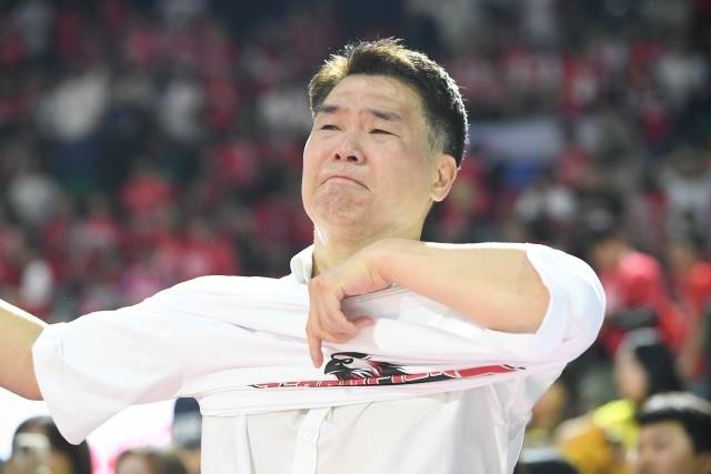 ‘송골매 군단’의 28년 무관 지옥은 드디어 끝났다. 그리고 창단 첫 우승을 이끈 건 조상현 감독이었다. 사진=KBL 제공