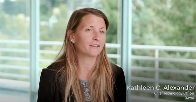 푸드테크 스타트업 세이버를 창업한 캐슬린 알렉산더 CEO(최고경영자)가 지난해 2월 공개된 빌 게이츠 유튜브 채널 인터뷰에서 발언 중인 모습./사진=빌 게이츠 유튜브 채널 갈무리(@Bill Gates)