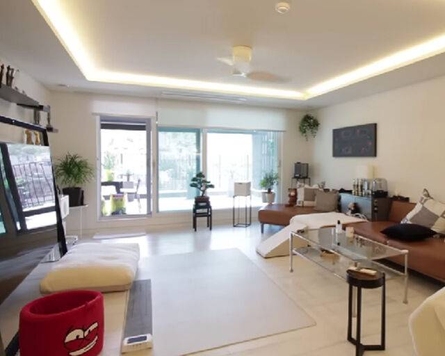 이미숙이 화이트톤으로 꾸며진 집을 소개했다. / 유튜브 '이미숙_숙스러운 미숙씨' 캡처