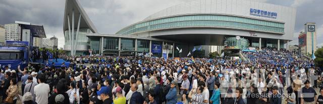 ▲17일 김대중컨벤션센터에서 열린 이재명 더불어민주당 대통령 후보 집중유세 현장.2025.05.17ⓒ프레시안(백순선)