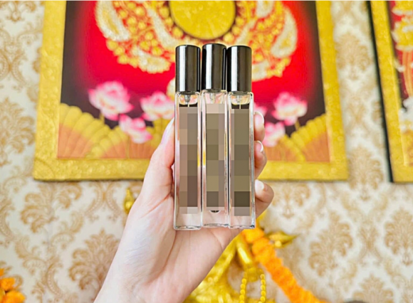 헤어진 연인을 돌아오게 한다는 ‘사랑의 부적 오일’이 SNS에서 한 병당 60만동(약 3만원)에 판매되고 있다. 뚜오이째 제공