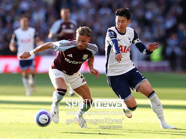 토트넘은 영국 버밍엄 빌라파크에서 열린 2024-25시즌 프리미어리그 37라운드에서 애스턴빌라에 졌다. 이날 경기를 포함해 프리미어리그에서 울버햄튼(2-4 패), 노팅엄 포레스트(1-2 패), 리버풀(1-5 패), 웨스트햄(1-1 무), 크리스탈 팰리스(0-2 패)전까지 6경기 동안 이기지 못하며 흐름을 바꾸지 못했다. 토트넘에 프리미어리그보다 더 중요한 건 유럽대항전이다. 주중에 유럽축구연맹(UEFA) 유로파리그(UEL) 결승전을 치른다. 상대는 맨체스터 유나이티드다. 결승전을 앞두고, 손흥민이 35일 만에 선발로 출전하면서 발 부상에서 거의 회복된 모습을 보였다. 실전 감각 점검까지 끝냈다는 건 토트넘에 그나마 위안이다. 손흥민은 발 부상에서 회복해 74분 동안 뛰며 토트넘 공격을 이끌었다.
