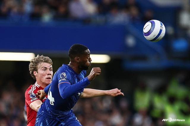 라스무스 호일룬(왼쪽). /AFPBBNews=뉴스1