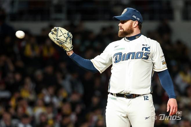 NC 투수 로건은 17일 울산문수야구장에서 열린 '2025 신한 SOL Bank KBO 리그' 키움과 더블헤더 1경기에서 선발 등판했다. 6이닝 1실점(무자책점) 깔끔투로 상대 타선을 깔끔하게 제압했다. NC 다이노스