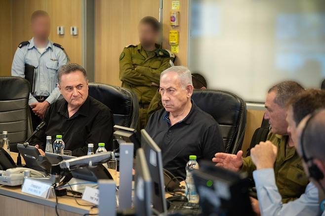 예멘 공습 지켜보는 이스라엘 지도부 [엑스 @Israel_katz 캡처. 재판매 및 DB 금지]