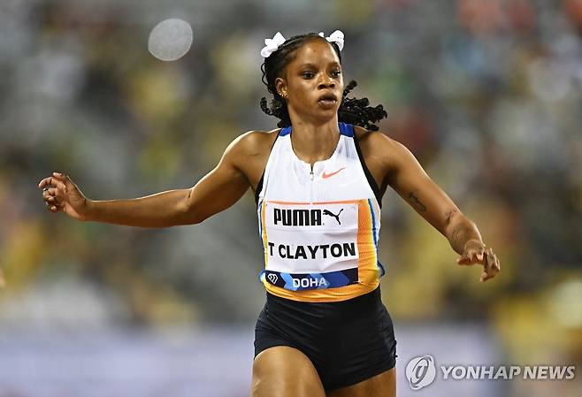 티아 클레이턴, 도하 다이아몬드리그 여자 100ｍ 우승 (도하 EPA=연합뉴스) 티아 클레이턴이 17일(한국시간) 카타르 도하에서 열린 도하 다이아몬드리그 여자 100ｍ에서 가장 먼저 결승선을 통과하고 있다.