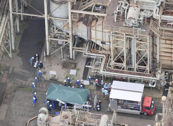 가스 누출 사고가 발생한 ENEOS 정유 공장   (교도=연합뉴스) 17일 가스 누출 사고가 발생한 ENEOS의 정유 공장 바깥 모습. 2025