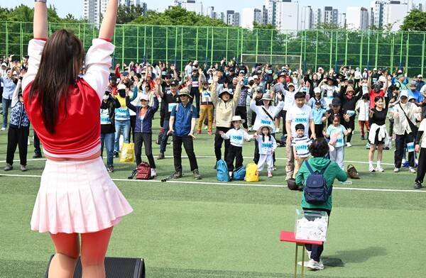 진해만생태숲걷기대회가 18일 창원시 진해구 풍호공원운동장 및 진해드림로드 일원에서 열렸습니다. /김구연 기자