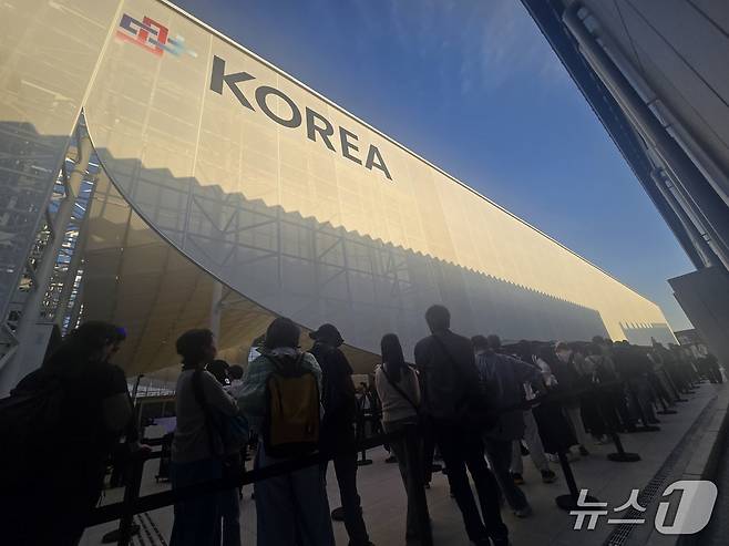오사카 엑스포 한국관 입장을 기다리는 관람객들의 모습. 2025.05.13 ⓒ 뉴스1 김승준 기자