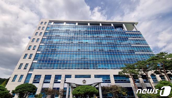 청주지법 전경.