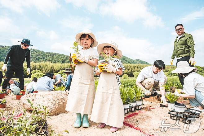 16일부터 18일까지 개최된 울산 태화강 봄꽃축제가 관람객 34만명을 기록하며 성황리 마무리됐다.(울산광역시제공. 재판매 및 DB 금지)