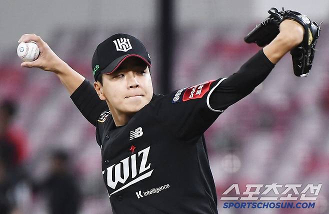 15일 광주 기아 챔피언스필드에서 열린 KT-KIA전. 8회말 1사 2루에 등판한 손동현이 투구하고 있다. 광주=정재근 기자 cjg@sportschosun.com/2025.4.15/