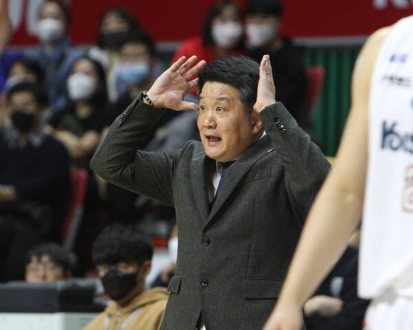 정관장에서 다시 프로농구 우승에 도전하는 유도훈 감독. ⓒKBL