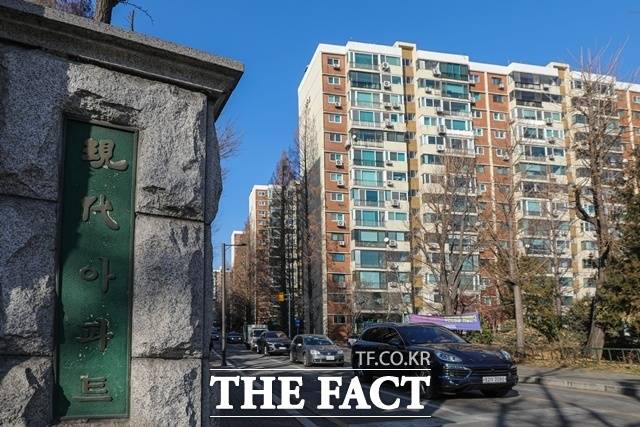 압구정2구역이 다음 달 시공사 선정 입찰 공고를 내는 가운데, 건설업계 '빅2' 삼성물산 건설부문과 현대건설이 이른 경쟁을 펼치고 있다. /뉴시스