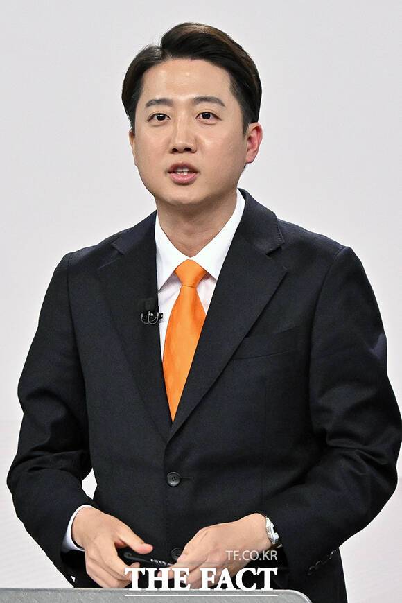 제21대 대통령 선거 TV토론회에서 이준석 개혁신당 후보가 이재명 더불어민주당 후보의 외교 발언을 두고 '친중 성향'이라고 비판하며 공세를 펼쳤다. /국회사진취재단