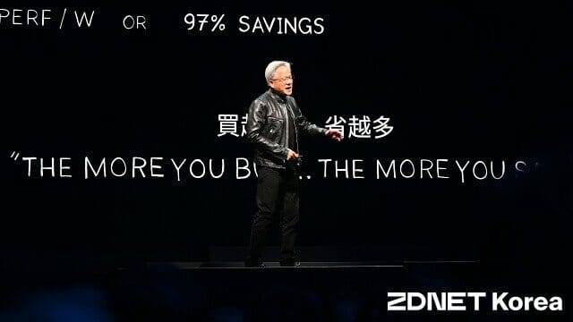 지난 해 컴퓨텍스 기조연설을 진행한 젠슨 황 엔비디아 CEO.  (사진=지디넷코리아)