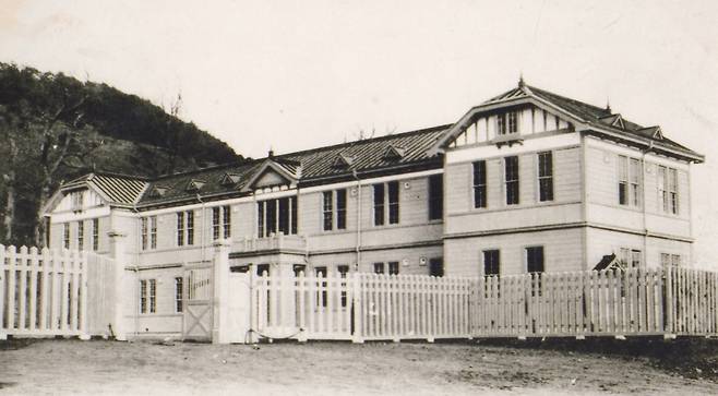 일제 강점기 공주지방법원. 대한광복회 충청지부 사건으로 붙잡힌 애국지사들이 1919년 2월 이곳에서 1심 재판을 받았다. &nbsp;공주학 아카이브 제공