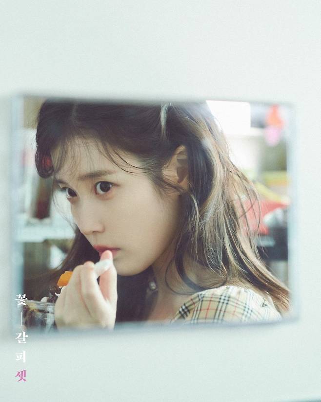 아이유 리메이크 앨범 [꽃갈피 셋] 컨셉 포토 2