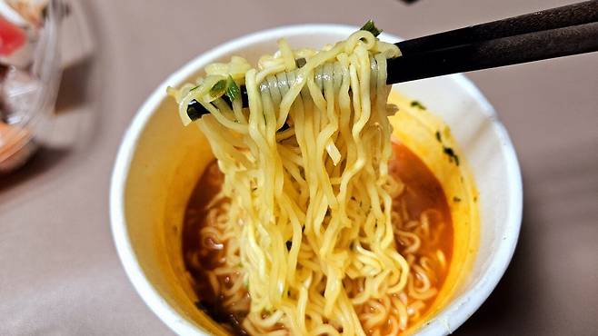 20250517_204615.jpg 저녁 코스트코 초밥에 스파클링 와인