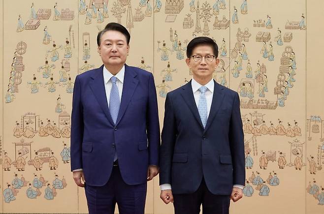 윤석열 전 대통령과 김문수 국민의힘 대통령 후보. (대통령실 제공) /사진=뉴스1