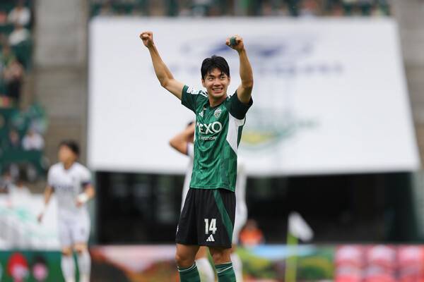 전진우가 17일 전주월드컵경기장에서 열린 K리그1 안양과 경기에서 득점한 뒤 기뻐하고 있다. 한국프로축구연맹 제공