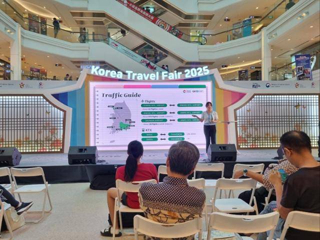 경남도는 싱가포르에서 열린 K-관광로드쇼에서 단독으로 '경남관광 쇼케이스'를 마련, 소비자들에게 경남관광의 매력을 알렸다. 경남도 제공