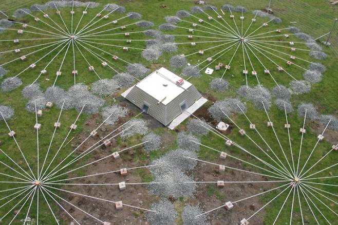 영국에 설치된 ‘유엔 포괄적 핵실험금지 조약 기구(CTBTO)’의 핵실험 감시 장비. 초저주파음을 포착하도록 만들어졌다. CTBTO 제공