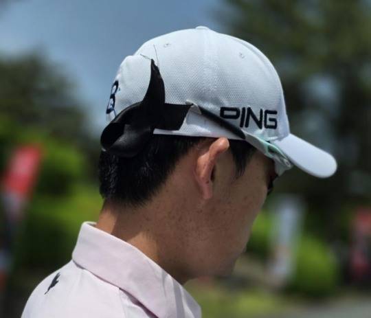 검은 리본 달고 경기 나선 프로골퍼 김비오