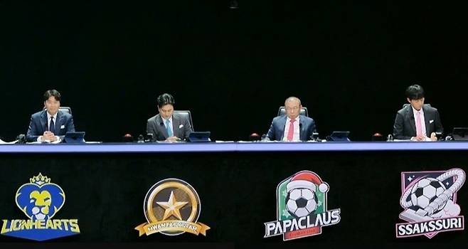 이동국, 안정환, 박항서, 김남일 감독의 각 팀별 엠블럼. 사진ㅣJTBC