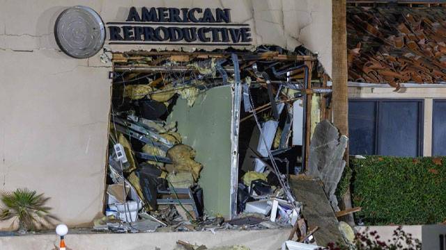 차량 폭발 테러 당한 미국 캘리포니아 팜스프링스의 난임클리닉 모습. [사진 = AFP 연합뉴스]