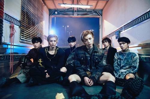 보이넥스트도어(BOYNEXTDOOR)의 새 앨범이 지난 13일 발매된 지 닷새 만에 판매량 100만 장을 넘기며 밀리언셀러 반열에 올랐다.