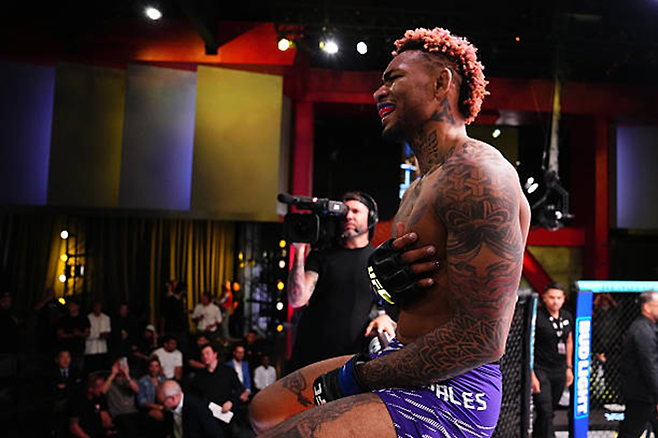 마이클 모랄레스가 2025년 5월 미국 네바다주 엔터프라이즈 UFC on ESPN+ 114 메인이벤트 승리 후 기뻐하고 있다. 사진=TKO