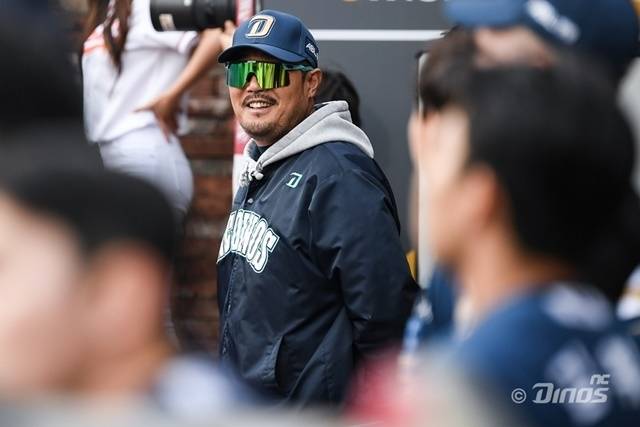 라일리를 향해 칭찬을 아끼지 않은 이호준 감독. 사진=NC 제공