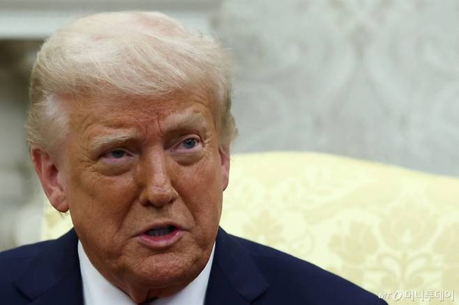 (워싱턴 로이터=뉴스1) 우동명 기자 = 도널드 트럼프 미국 대통령이 17일(현지시간) 워싱턴 백악관에서 조르자 멜로니 이탈리아 총리와 회담서 "이란 핵시설 타격은 협상이 우선이며 서두르지 않는다”고 말하고 있다. 2025.04.18  ⓒ 로이터=뉴스1  Copyright (C) 뉴스1. All rights reserved. 무단 전재 및 재배포,  AI학습 이용 금지. /사진=(워싱턴 로이터=뉴스1) 우동명 기자