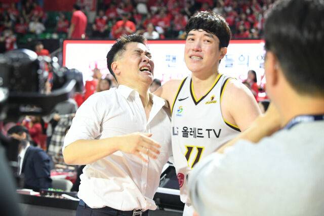 조상현 감독과 허일영./KBL