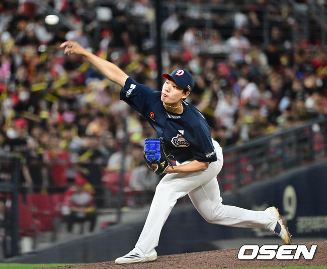 [OSEN=광주, 김성락 기자] 17일 오후 광주 북구 기아챔피언스필드에서 ‘2025 신한 SOL Bank KBO리그’ KIA 타이거즈와 두산 베어스의 더블헤더 2차전 경기가 열렸다.더블헤더 2차전 홈팀 KIA는 양현종, 원정팀 두산은 홍민규를 선발로 내세웠다.4회말 2사 두산 양재훈이 마운드에 올라 힘차게 공을 뿌리고 있다. 2025.05.17 / ksl0919@osen.co.kr