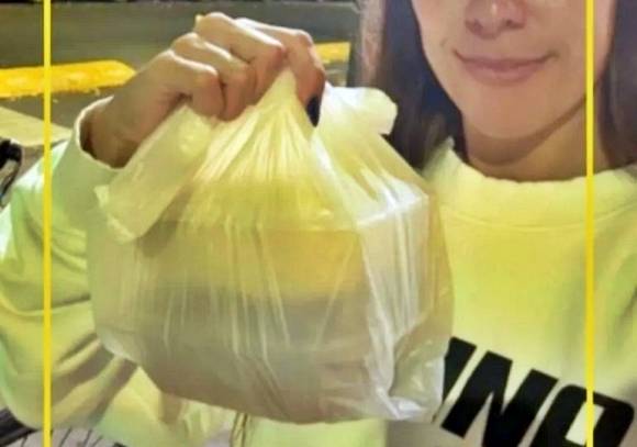 ‘브런치걸’로 불리며 과거 한식에도 관심을 드러낸 아르헨티나 유명 음식 인플루언서 로시오(활동명 라치카델브런치)가 부에노스아이레스의 한 식당에서 식사 후 남은 음식을 포장하는데 추가 비용을 낸 것에 대해 어떻게 생각하느냐고 화두를 던지고 있다. 라치카델브런치 인스타그램