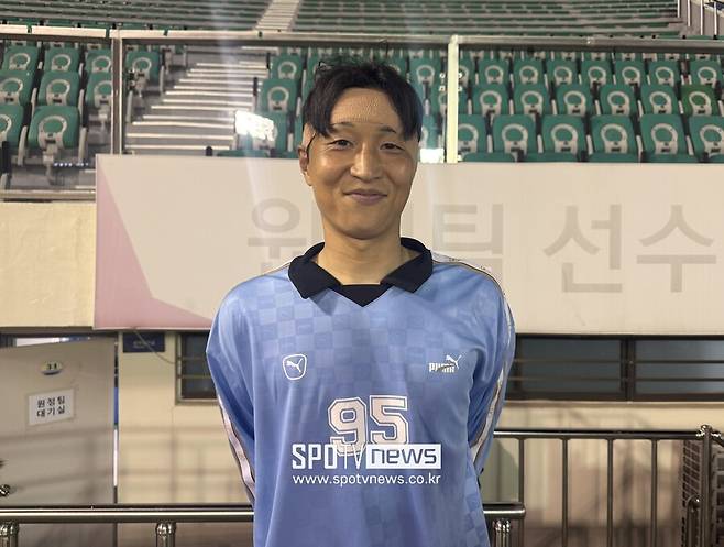 ▲ 최영준이 머리에 붕대를 한 상태로 인터뷰를 하고 있다 ⓒ스포티비뉴스DB