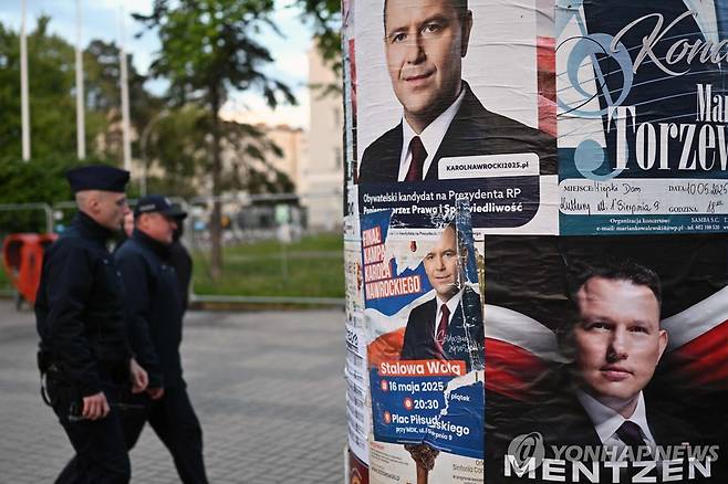 선거 포스터 [AFP 연합뉴스 자료사진. 재판매 및 DB 금지]
