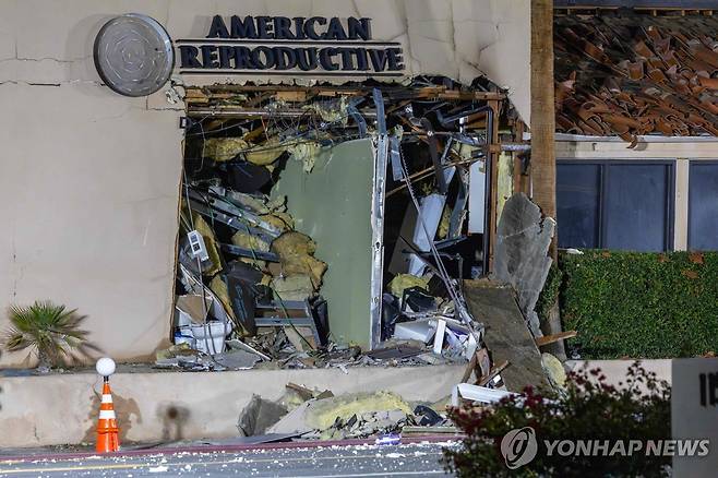 차량 폭발 테러 당한 미국 캘리포니아 팜스프링스의 난임클리닉 [AFP=연합뉴스 자료사진. 재판매 및 DB 금지]