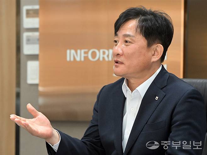김성록 NH농협은행 경기본부장이 중부일보와 인터뷰를 진행하고 있다. 김경민 기자