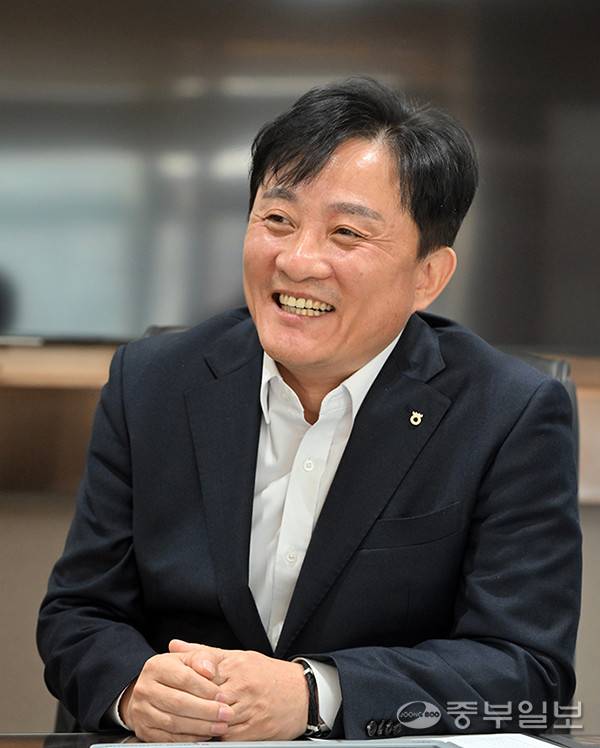 김성록 NH농협은행 경기본부장이 중부일보와 인터뷰를 진행하고 있다. 김경민 기자