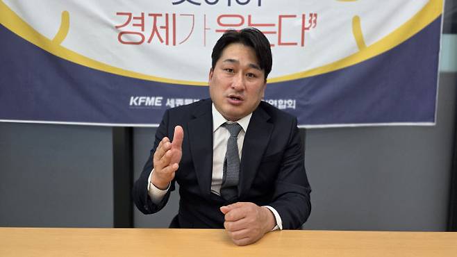 세종시가 달라져야 할 부분을 역설하고 있는 황현목 회장. 사진=이희택 기자.