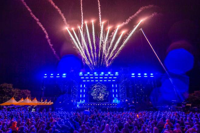 2025 성주참외&생명문화축제 메인무대에 화려한 불꽃놀이로 대미를 장식했다. /성주군제공