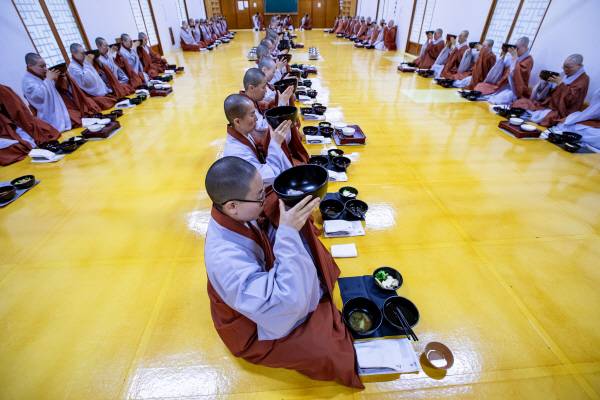 발우공양.한국불교문화사업단 제공