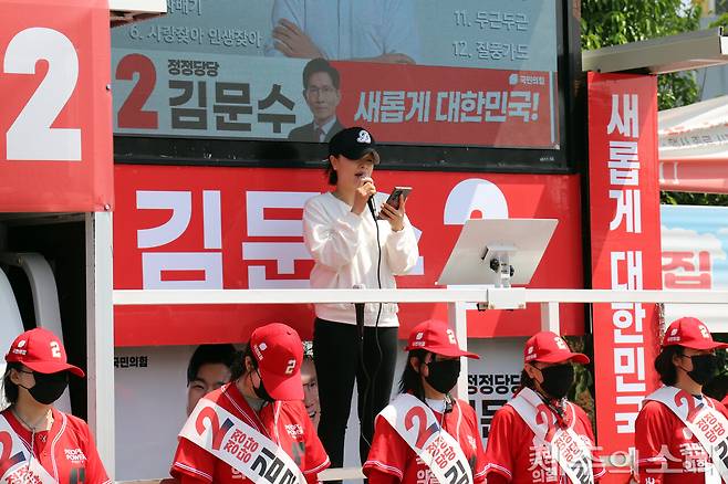 찬조 연설에 나선 서귀포시민. ⓒ제주의소리